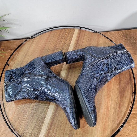 Barneys New York Square-Toe Blue Snakeskin Ankle Booties Gogo Boots Size 38.5 - Picture 10 of 15